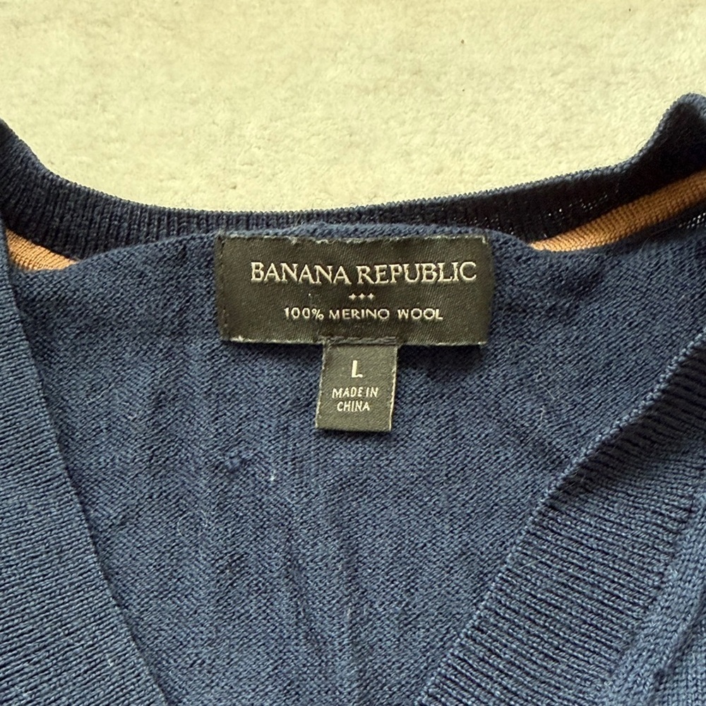 (243)Banana Republic Deep Blue V-Neck Sweater 100% merino wool - Picture 2 of 4